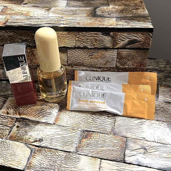 CLINIQUE Travel Lot - Powder Cleanser/Pop Lip Colour/Aromatics Elixir Perfume - Picture 2 of 10